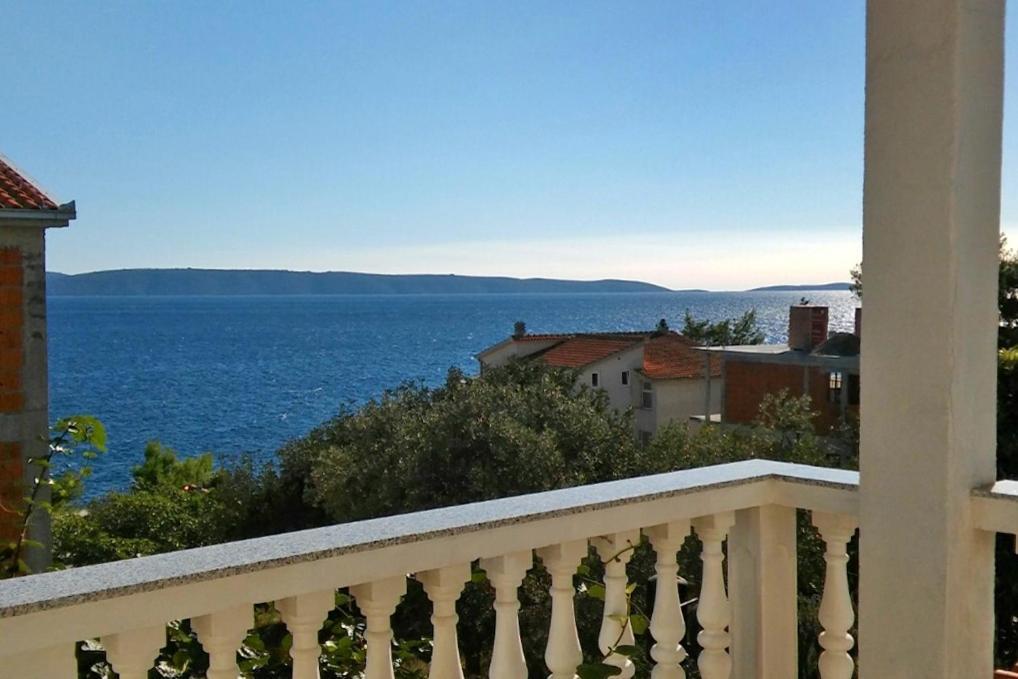 Family Friendly Apartments With A Swimming Pool Businci, Ciovo - 11232 Трогир Экстерьер фото