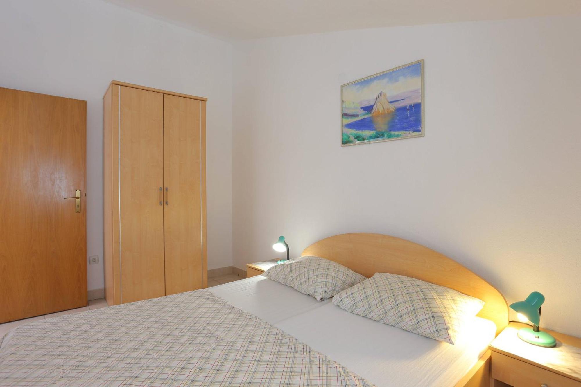 Family Friendly Apartments With A Swimming Pool Businci, Ciovo - 11232 Трогир Номер фото