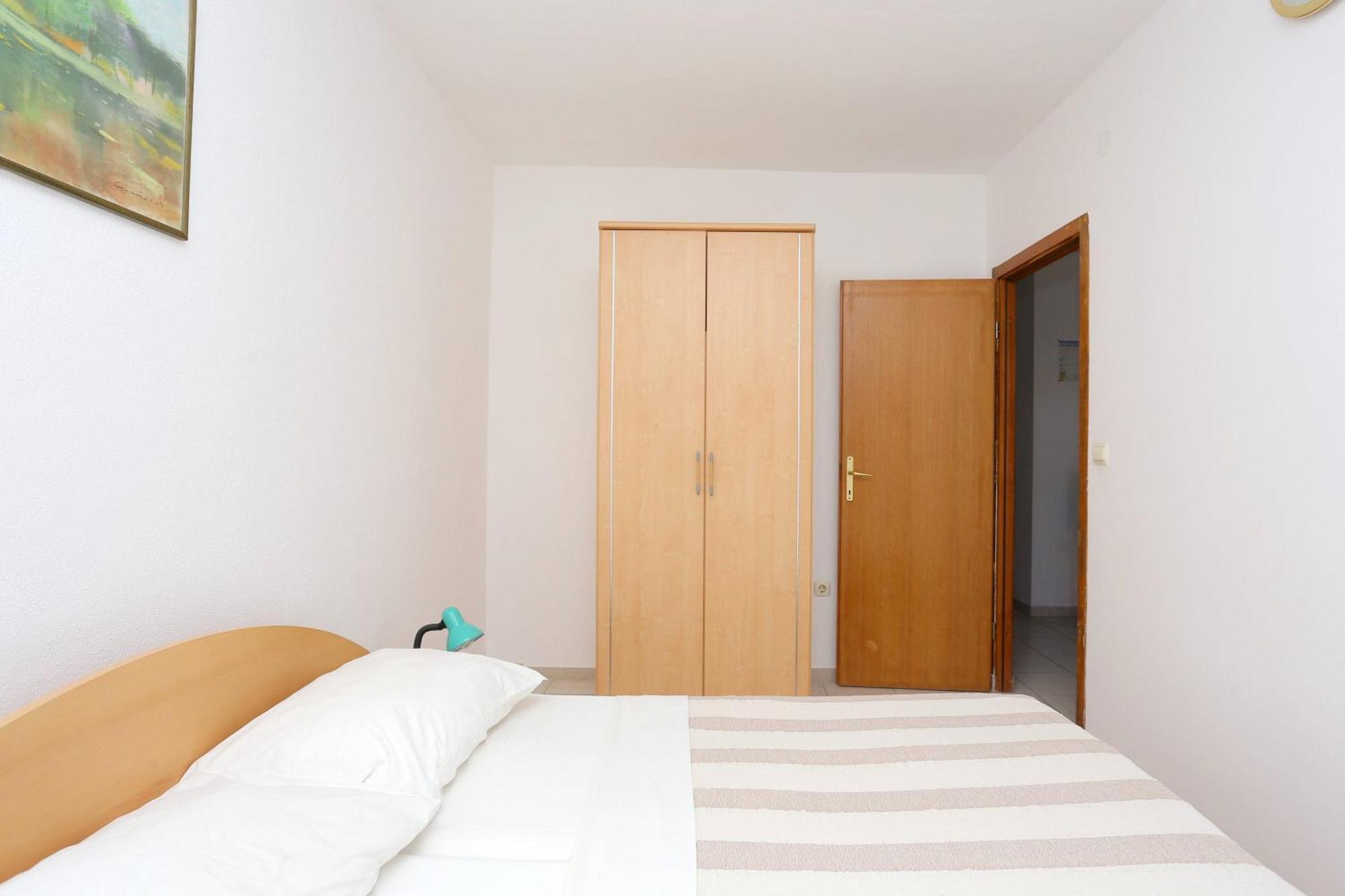 Family Friendly Apartments With A Swimming Pool Businci, Ciovo - 11232 Трогир Номер фото